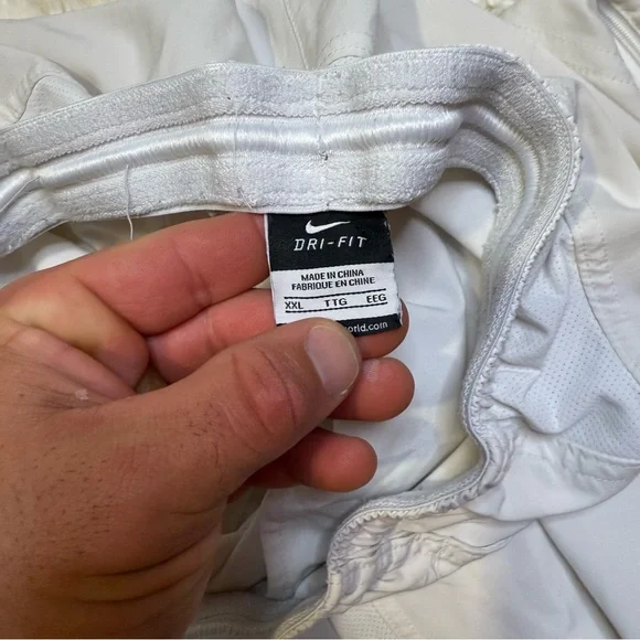 Nike Mens XXL white Athletic Shorts no liner 11” inseam additional zipper pocket - Picture 8 of 10